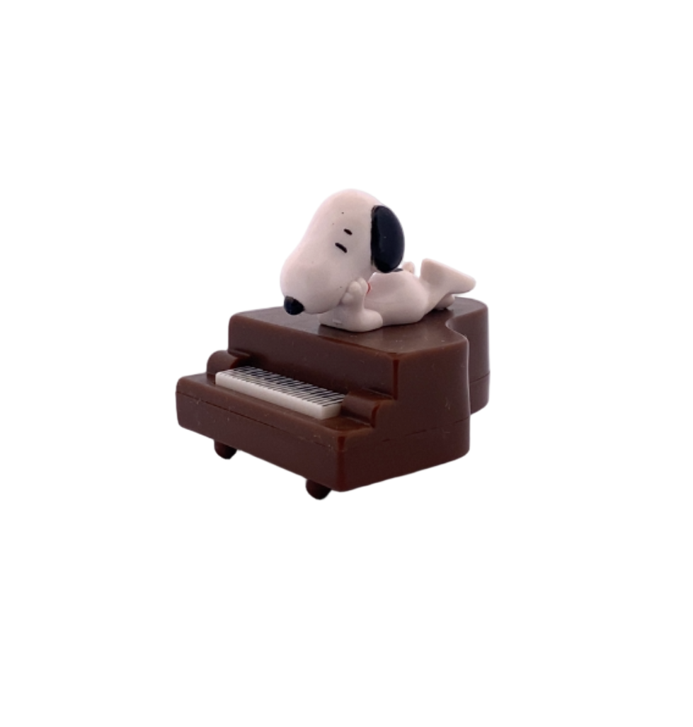 Peanuts Snoopy on Piano